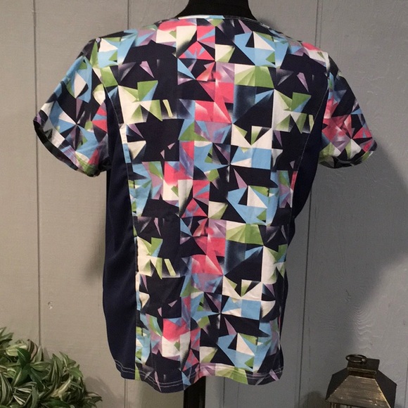 Scrub tops - Picture 5 of 7